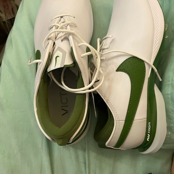 New size 10 cleats - Picture 4 of 4